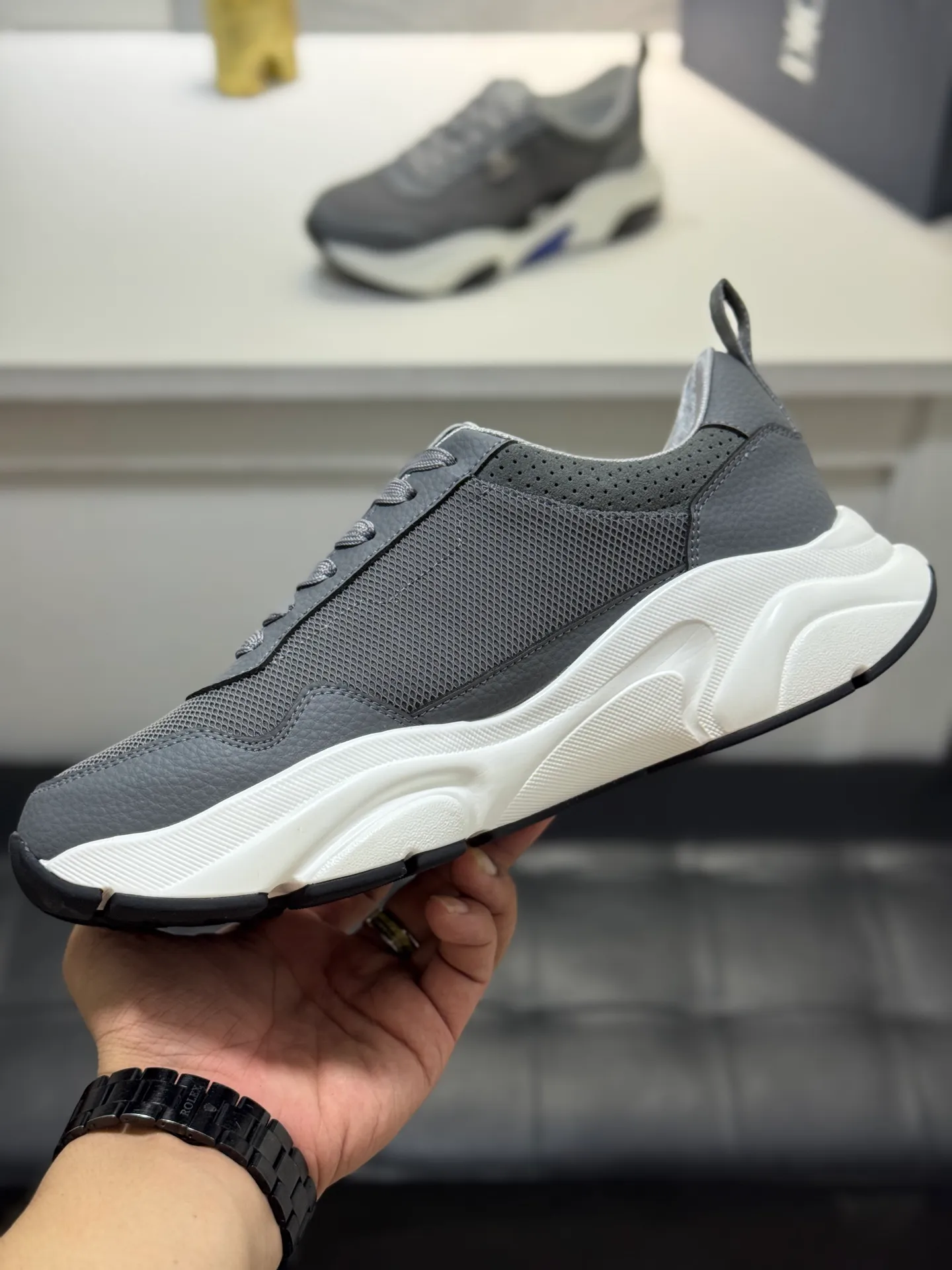 Men's shoes 💰440【New style】🪳🪳(Dior) popular model【New style】⚠⚠️Top purchasing agent🔍🔍Men's HK counters are on sale simultaneously. Sole: The original sole is specially provided by the original factory. The exclusive movable molded sole is super comfortable. The original factory follows the order. 🔍🔍The high-quality multi-color splicing design is exquisite and unique, and the cowhide stitching mesh lining💪Details determine the quality. We only make shoes with care. You can enter and exit the counter at will. Welcome to compare🇮🇹Size: 38-44 (45 customized